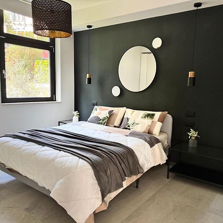 New Apartment In Historical Center Near Lake Riva del Garda Bagian luar foto