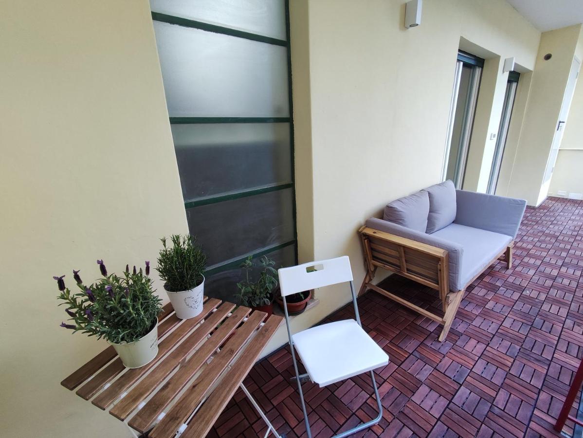 New Apartment In Historical Center Near Lake Riva del Garda Bagian luar foto