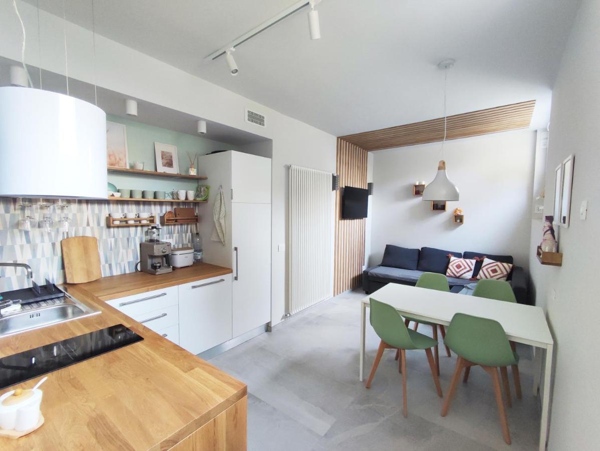 New Apartment In Historical Center Near Lake Riva del Garda Bagian luar foto