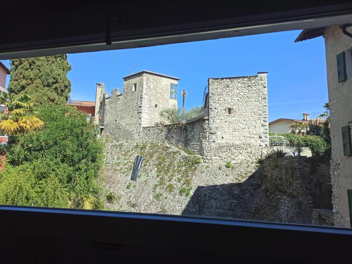 New Apartment In Historical Center Near Lake Riva del Garda Bagian luar foto