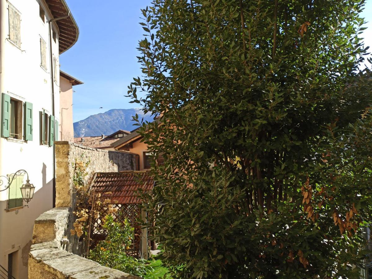 New Apartment In Historical Center Near Lake Riva del Garda Bagian luar foto