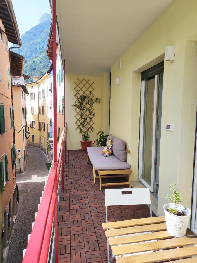 New Apartment In Historical Center Near Lake Riva del Garda Bagian luar foto