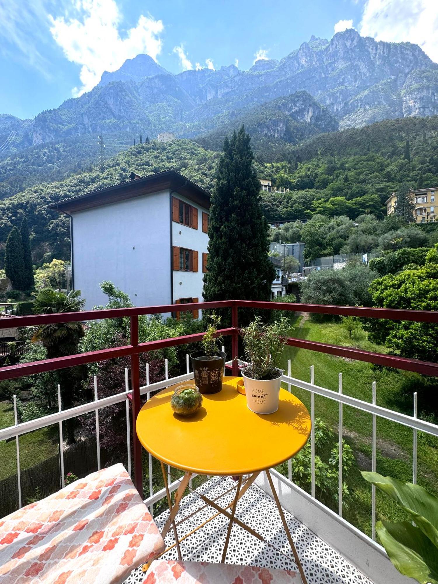 New Apartment In Historical Center Near Lake Riva del Garda Bagian luar foto
