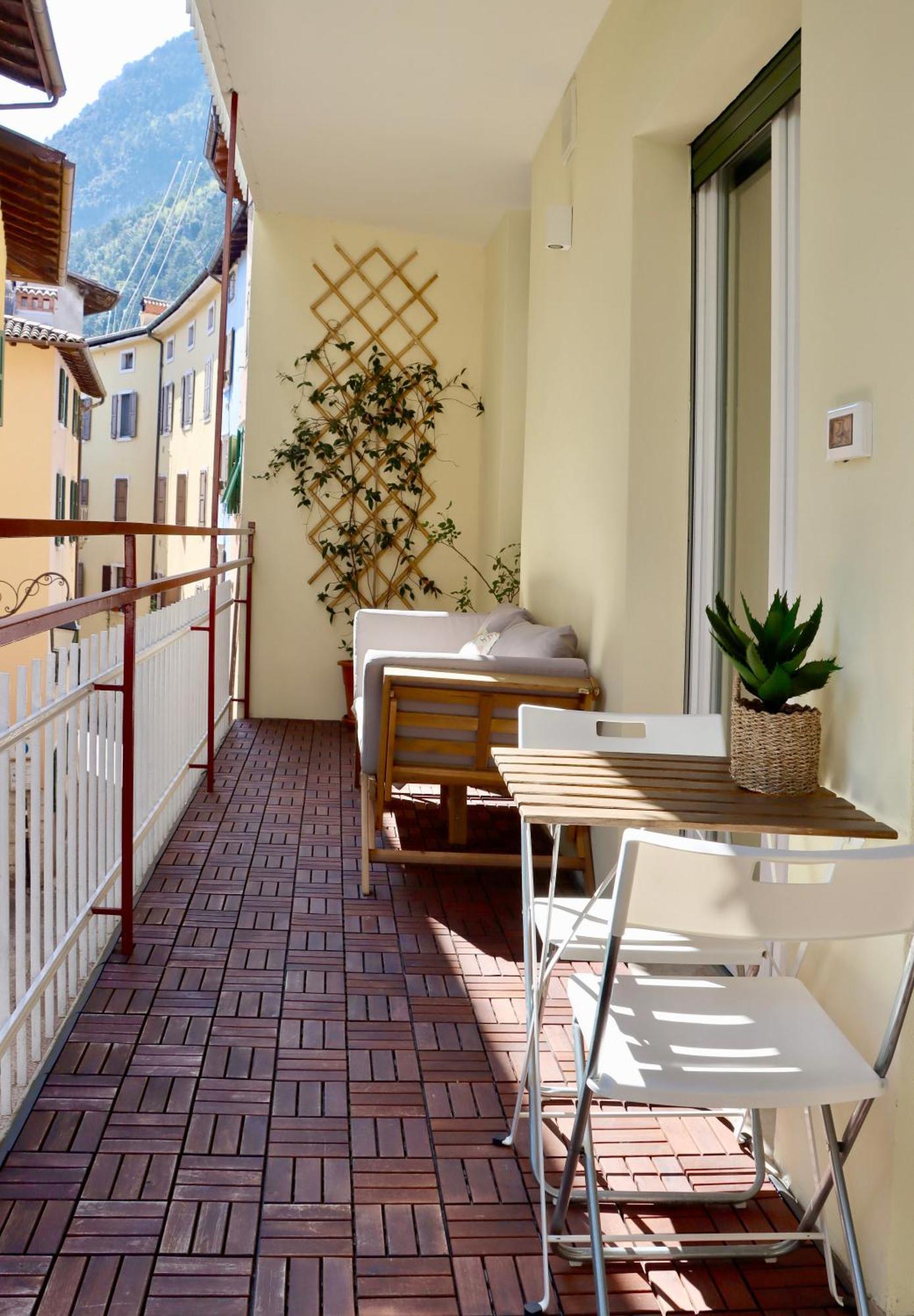 New Apartment In Historical Center Near Lake Riva del Garda Bagian luar foto
