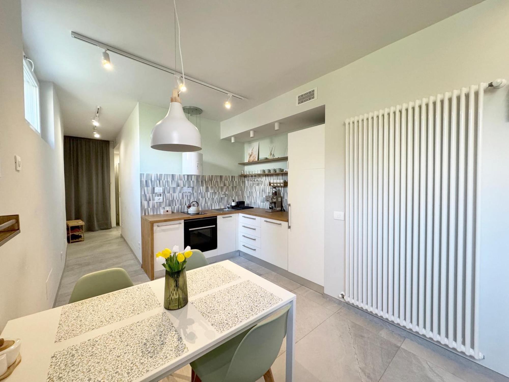 New Apartment In Historical Center Near Lake Riva del Garda Bagian luar foto