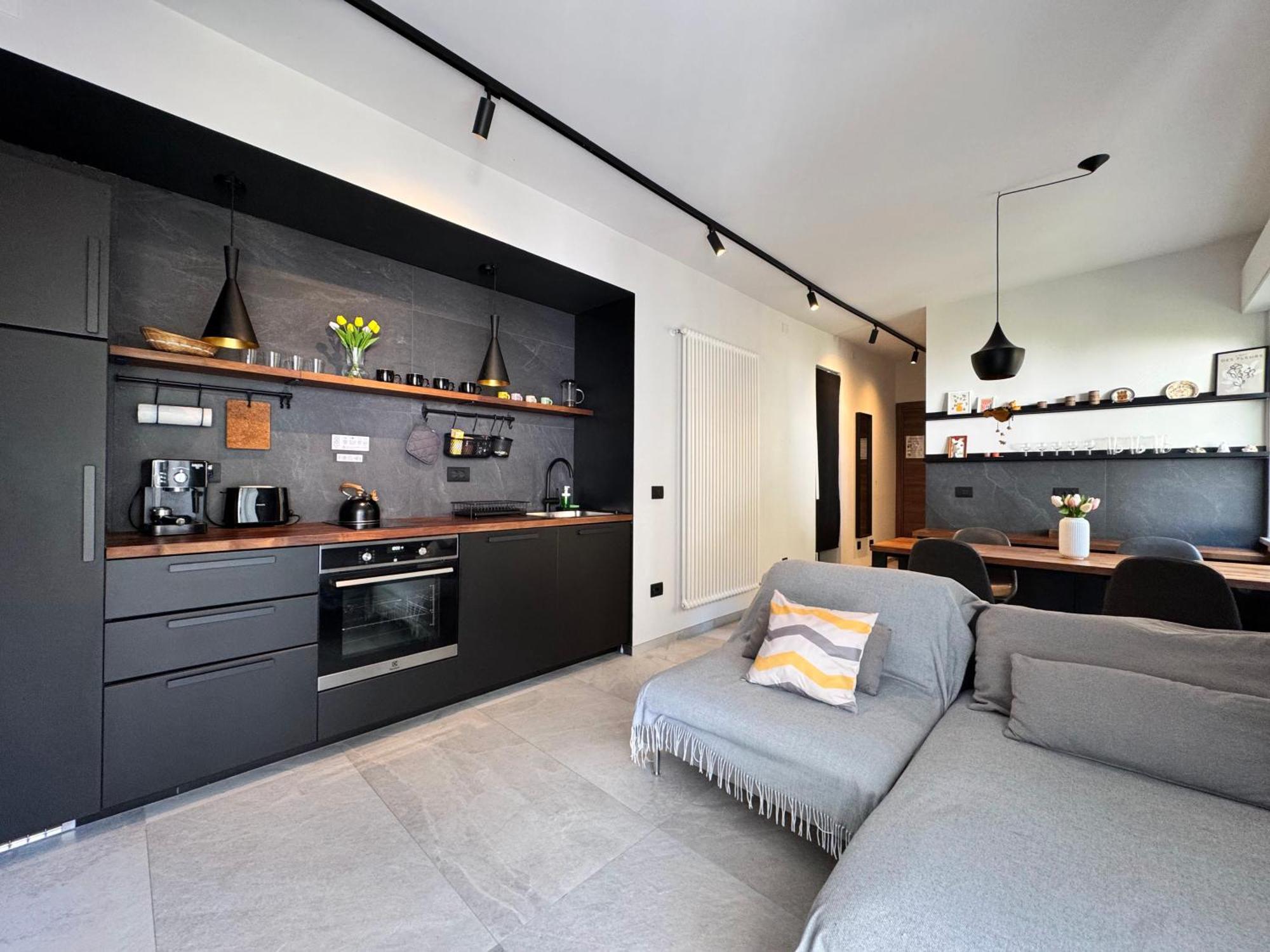 New Apartment In Historical Center Near Lake Riva del Garda Bagian luar foto