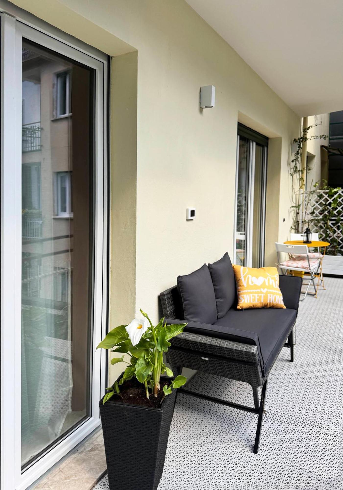 New Apartment In Historical Center Near Lake Riva del Garda Bagian luar foto
