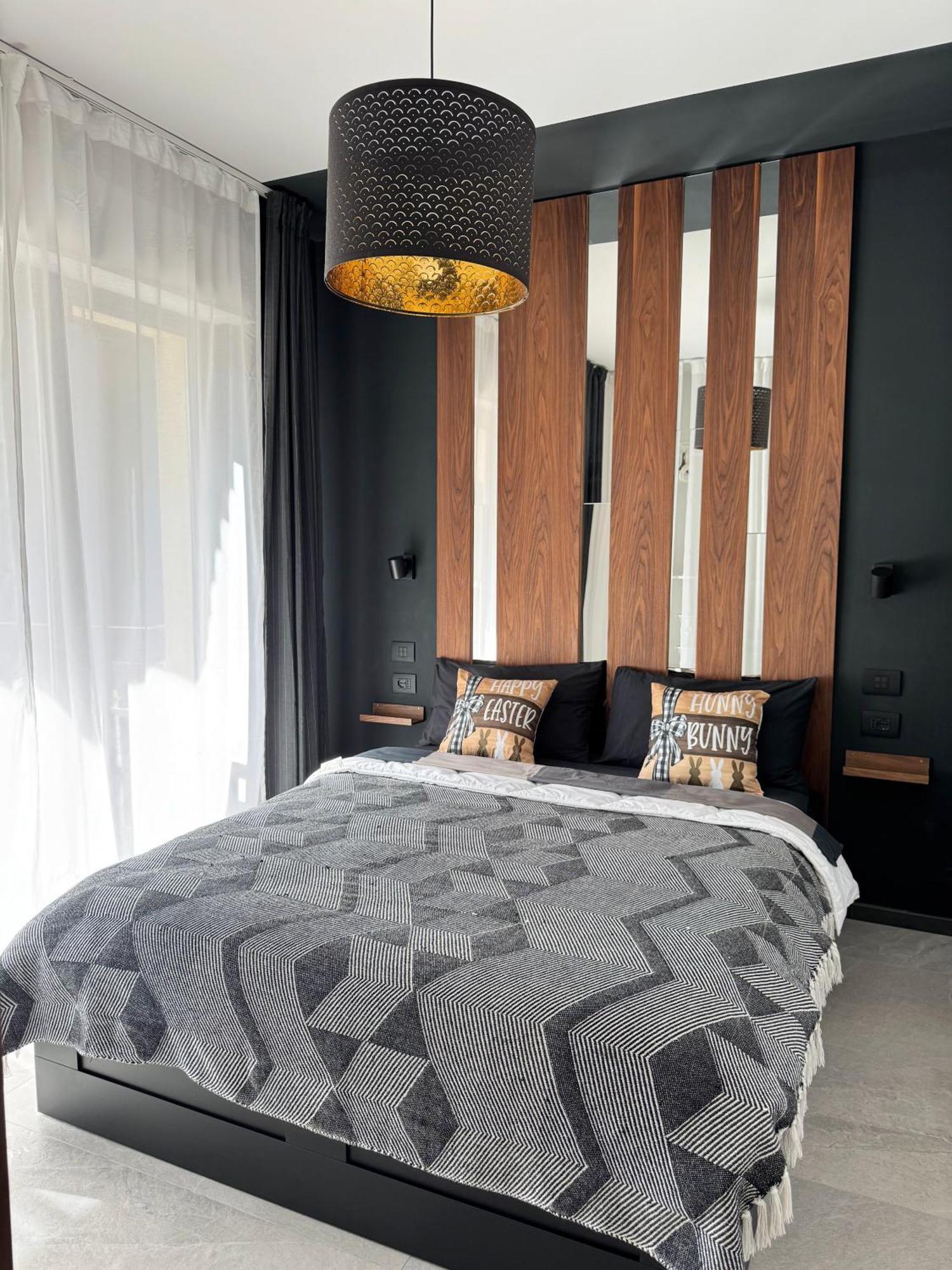 New Apartment In Historical Center Near Lake Riva del Garda Bagian luar foto