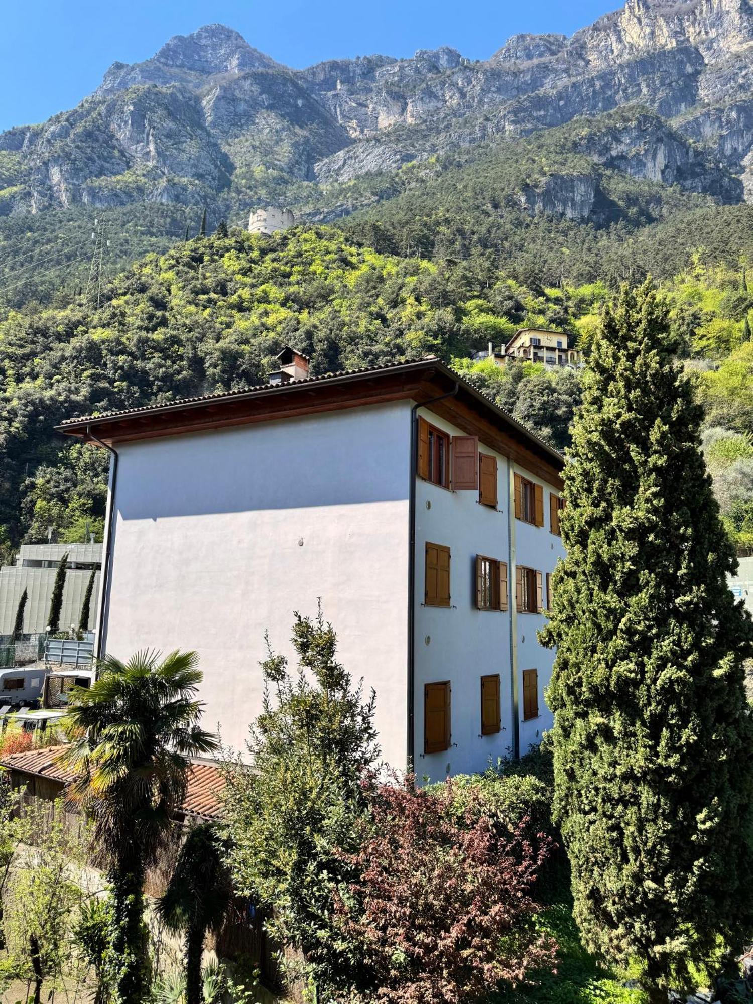 New Apartment In Historical Center Near Lake Riva del Garda Bagian luar foto